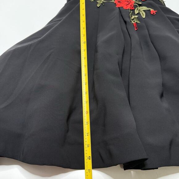 ODRELLA Black Party Dress Red ROSES Embroidered US 36 EU 34 A-Line Padded Cups - Picture 5 of 16